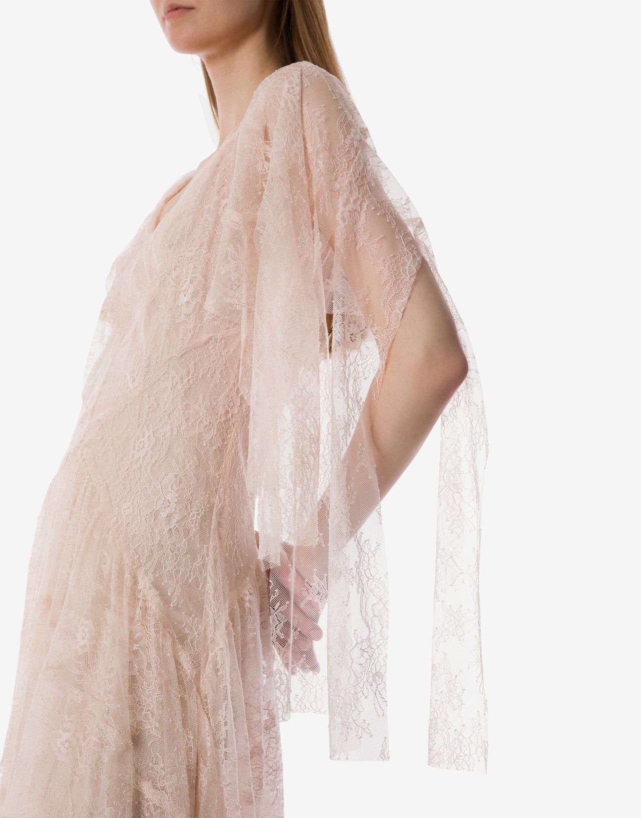 Langes Spitzenkleid mit Umhangärmeln
