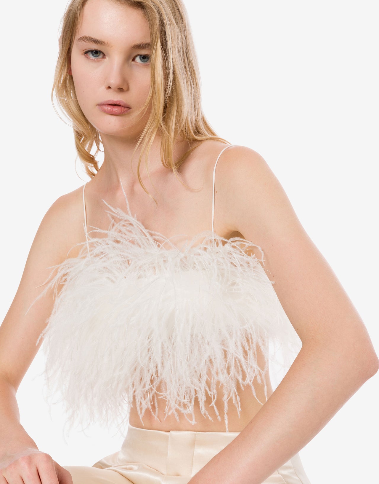 Micro top con plumas desmontables 